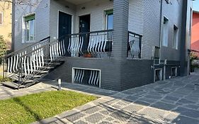 Studio In Villa Near Fiera Milano At Metro Stop